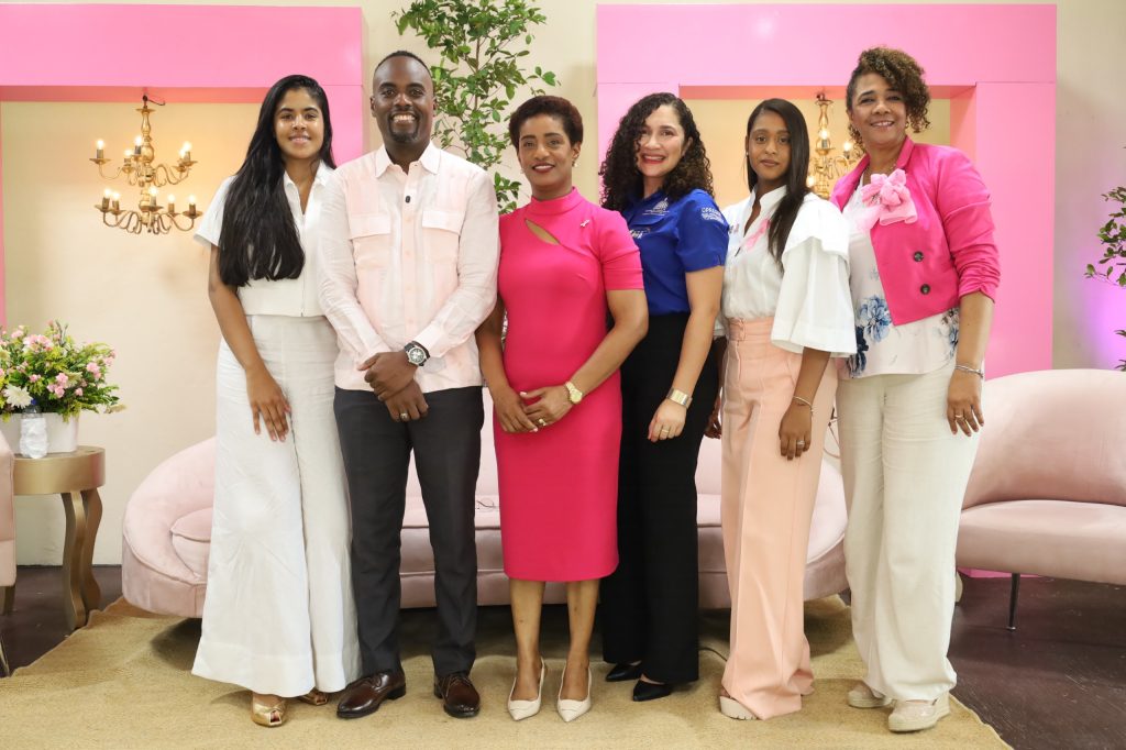 Prevención, información y acompañamiento: Gobernadora Daysi de Óleo promueve lucha contra el cáncer de mama en Higüey