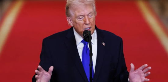 Trump califica de “pequeño fallo” el alza de la gasolina tras conflicto con Irán