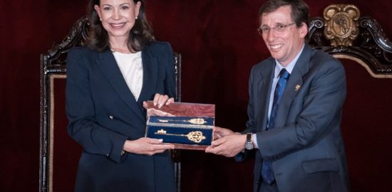 Alcalde de Madrid entrega Llave de Oro a María Corina y resalta su liderazgo democrático